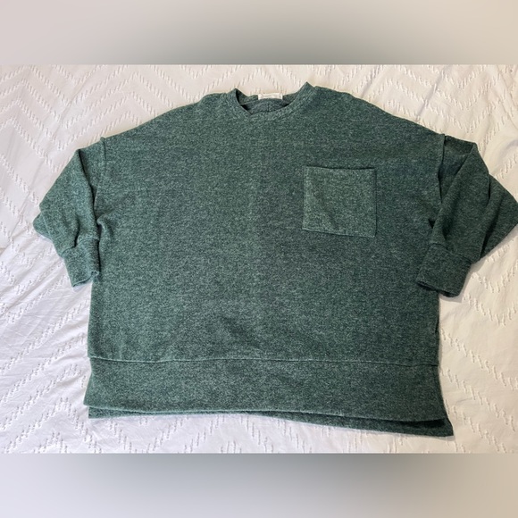 Zenana oversized fleece top. Size a small - Picture 3 of 5